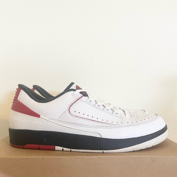 Jordan Other - Jordan 2 Retro Low Chicago size 10 832819-101 2016 PRE-OWNED